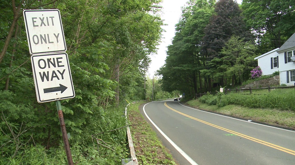 Bicyclist dies after crash with car in Wallingford, driver charged with