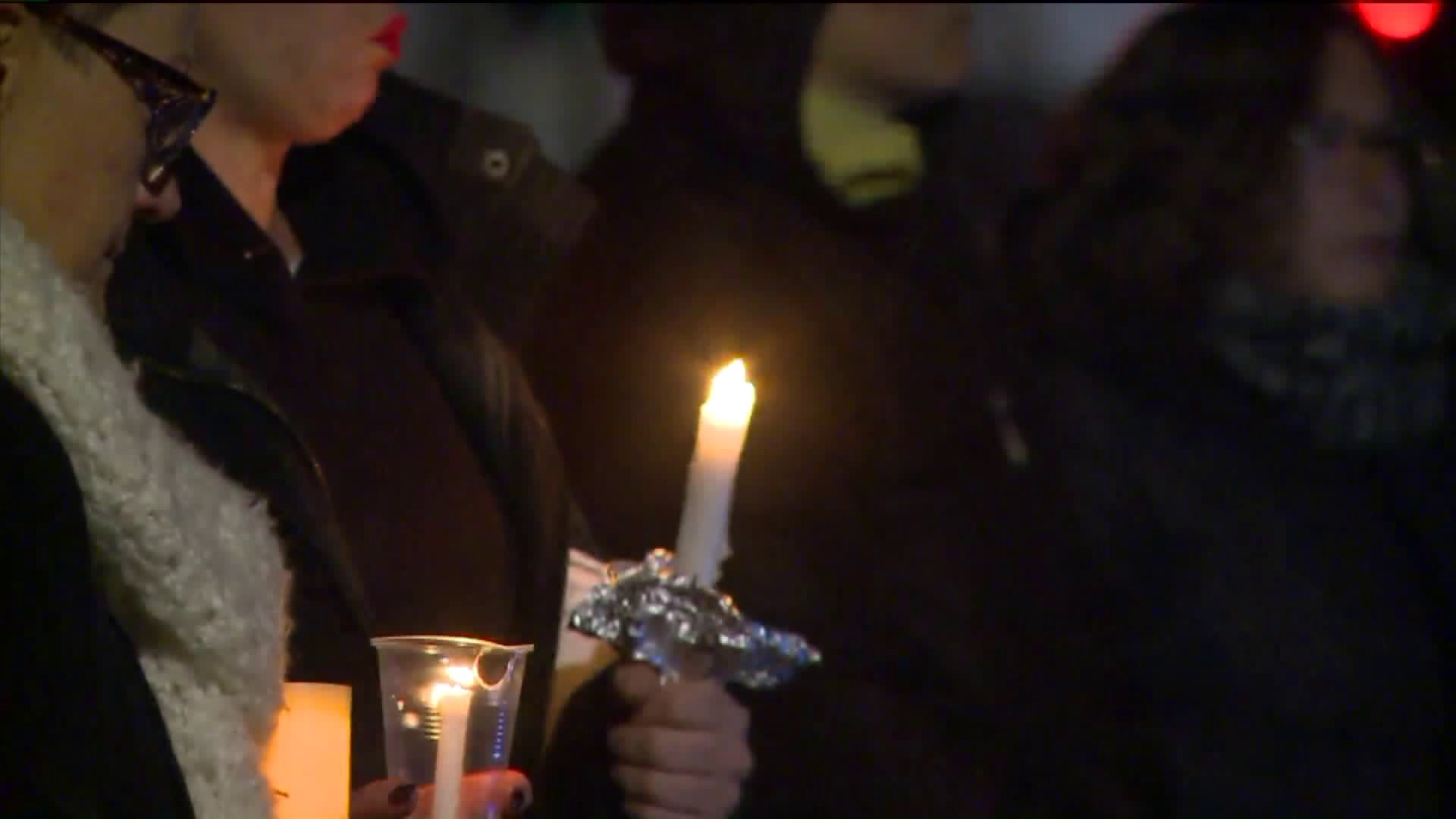 Hundreds show support for memorial held honoring slain Todt family