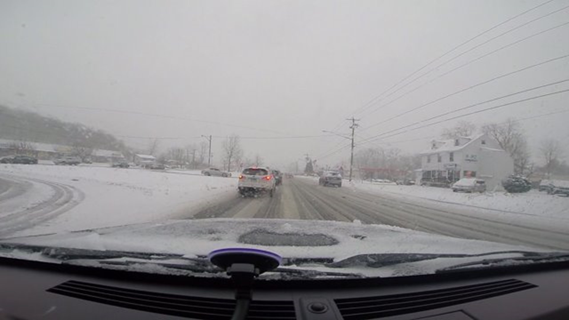 Snow creates messy commute, lots of crashes
