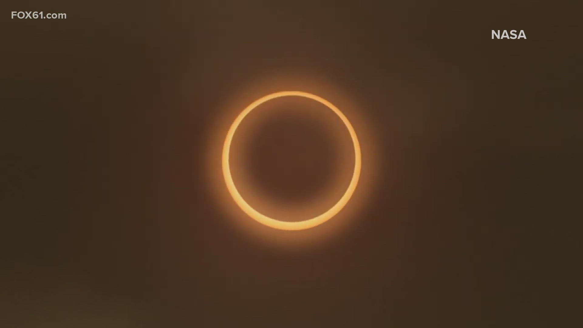 Annular solar eclipse sequence. Solar ring around the Moon at the midpoint  of an annular solar eclipse, together with the Moon and Sun just before and  Stock Photo - Alamy