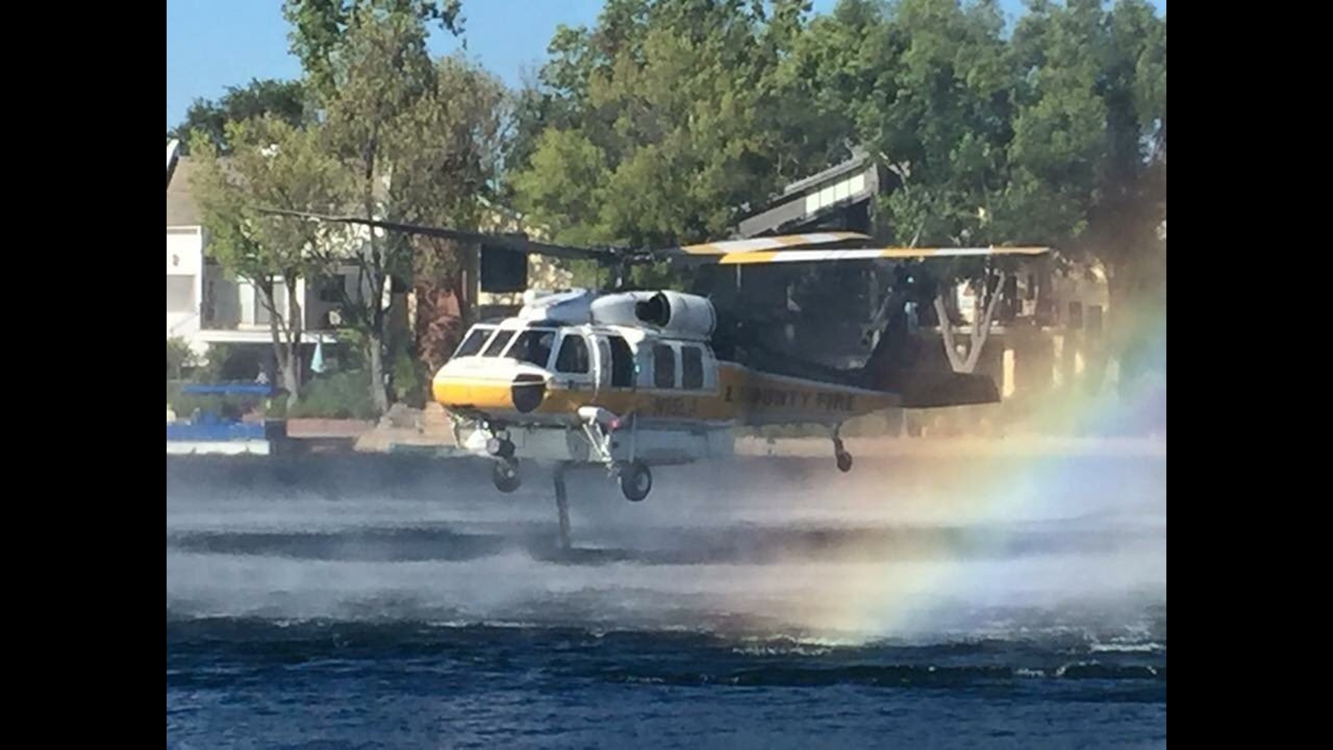 Calabasas fire forces thousands from homes