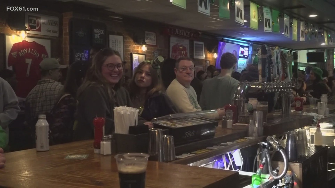 St. Patrick’s Day crowds fill Connecticut pubs, boosting weeknight business