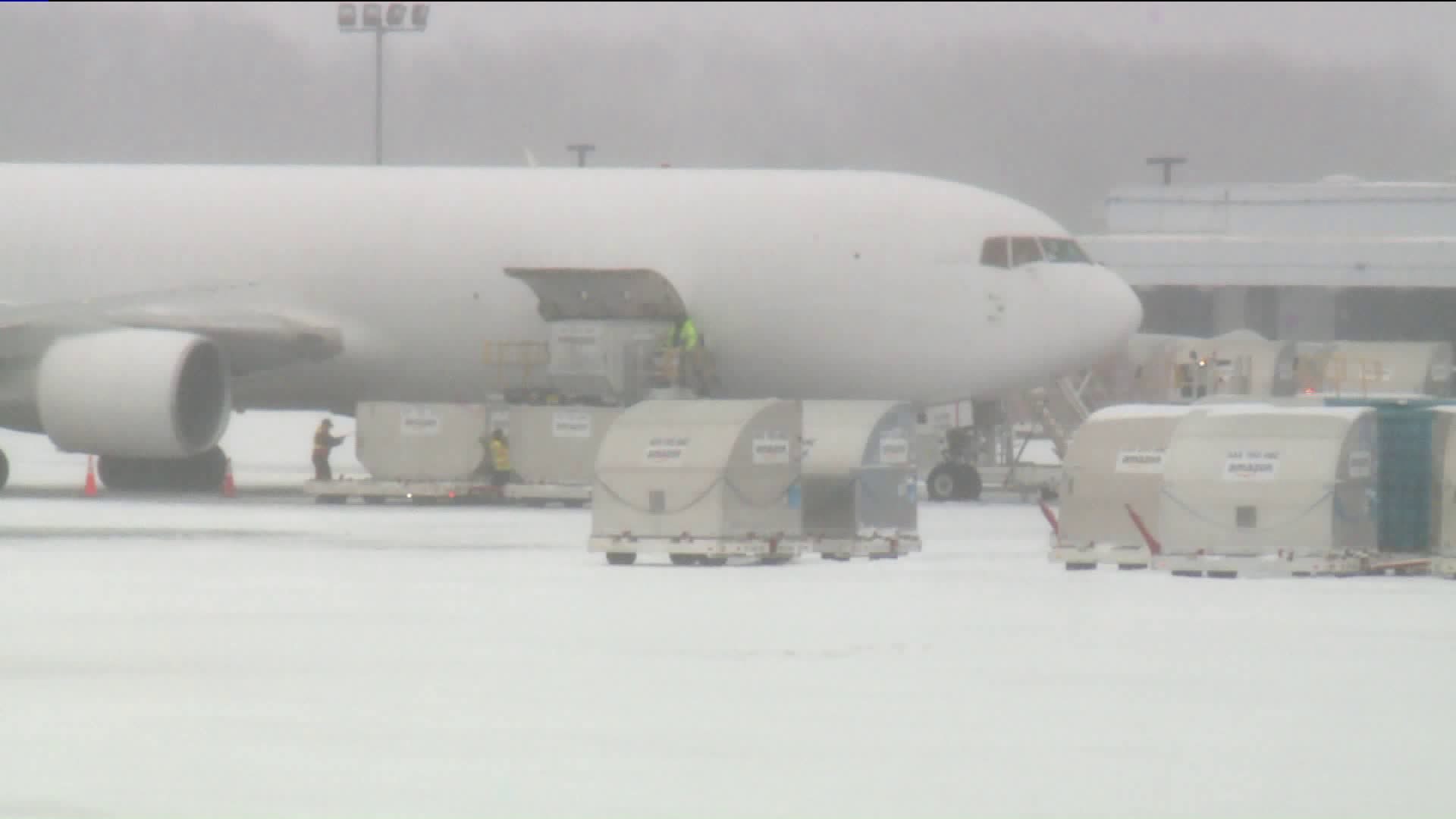 Winter storm impacts disrupts post-Thanksgiving travel at Bradley International Airport