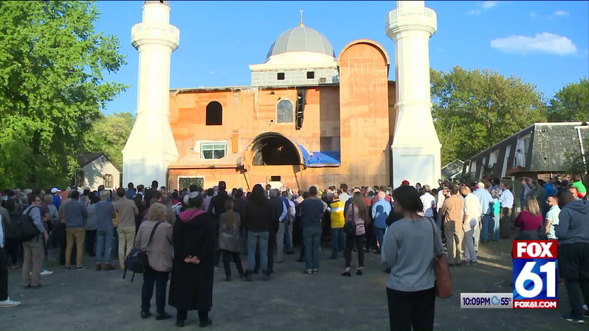 Group gathers in support of New Haven Mosque