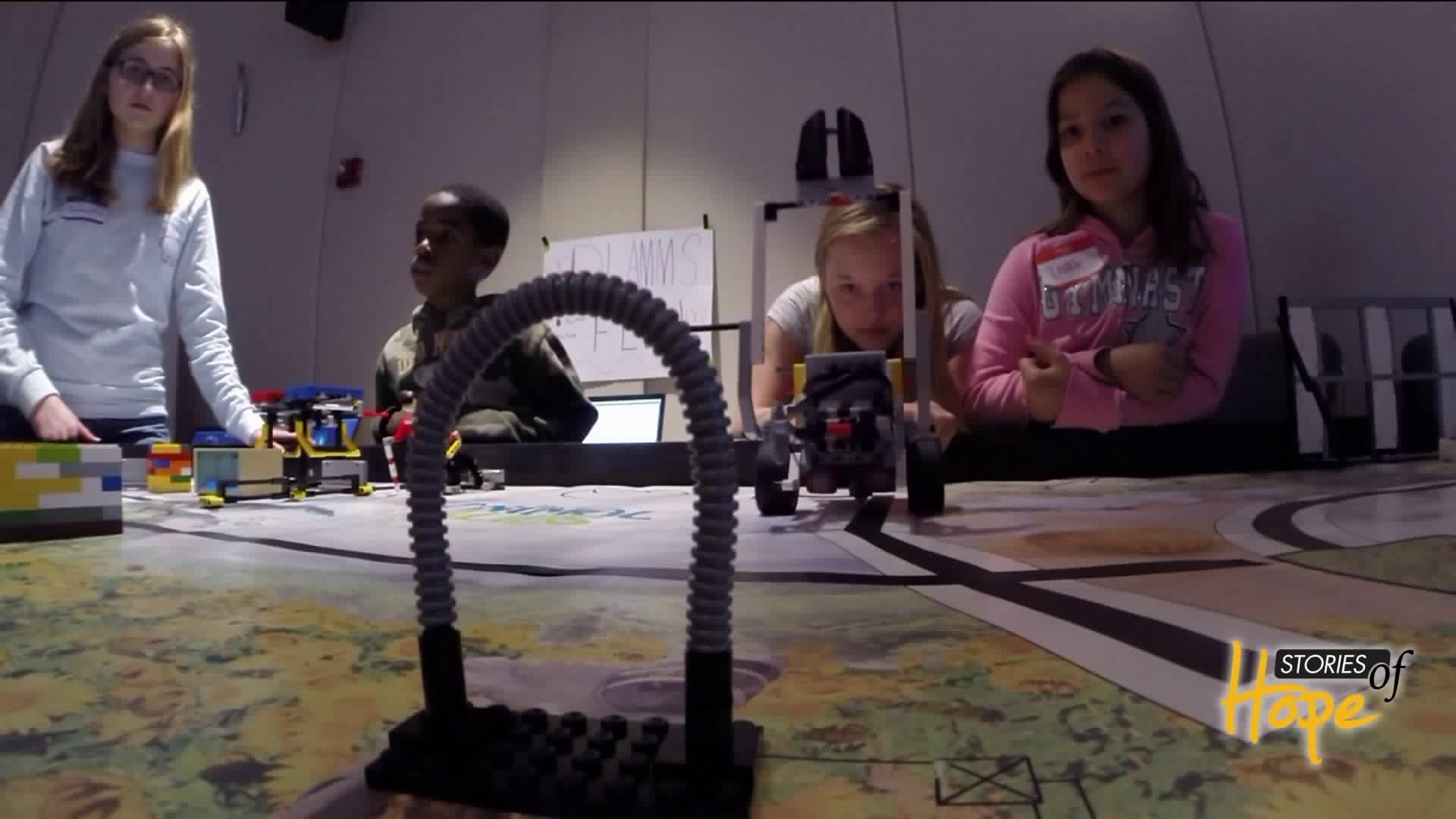 New London students learn from robotics team