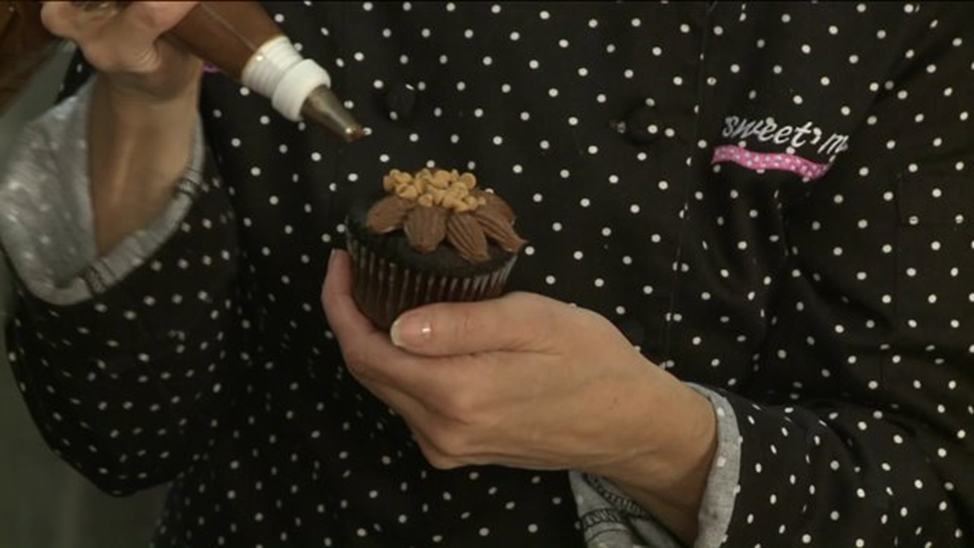 Recipe: Chocolate peanut butter cupcakes