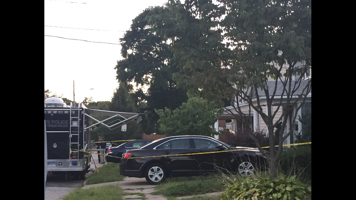 State Police Major Crimes Division searches Bridgeport home after