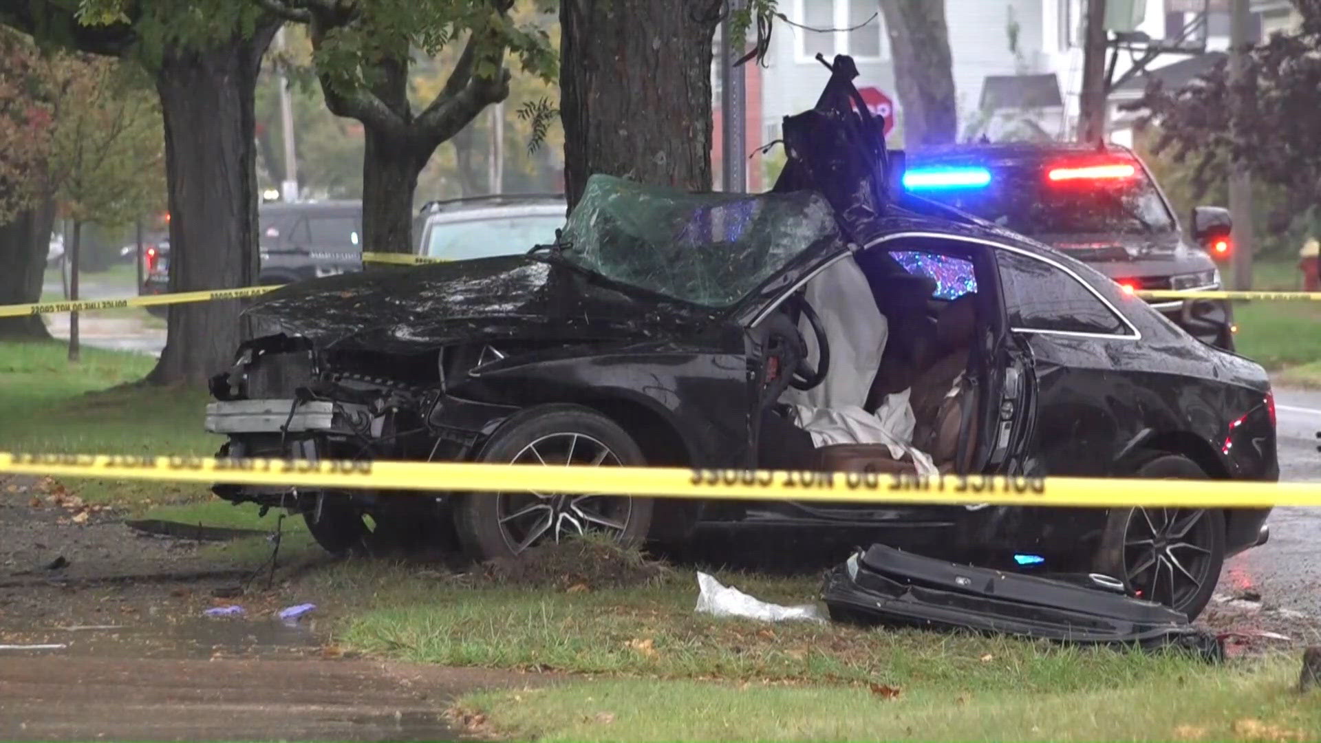 1 dead, 1 seriously hurt after car crashes into tree in Hartford ...