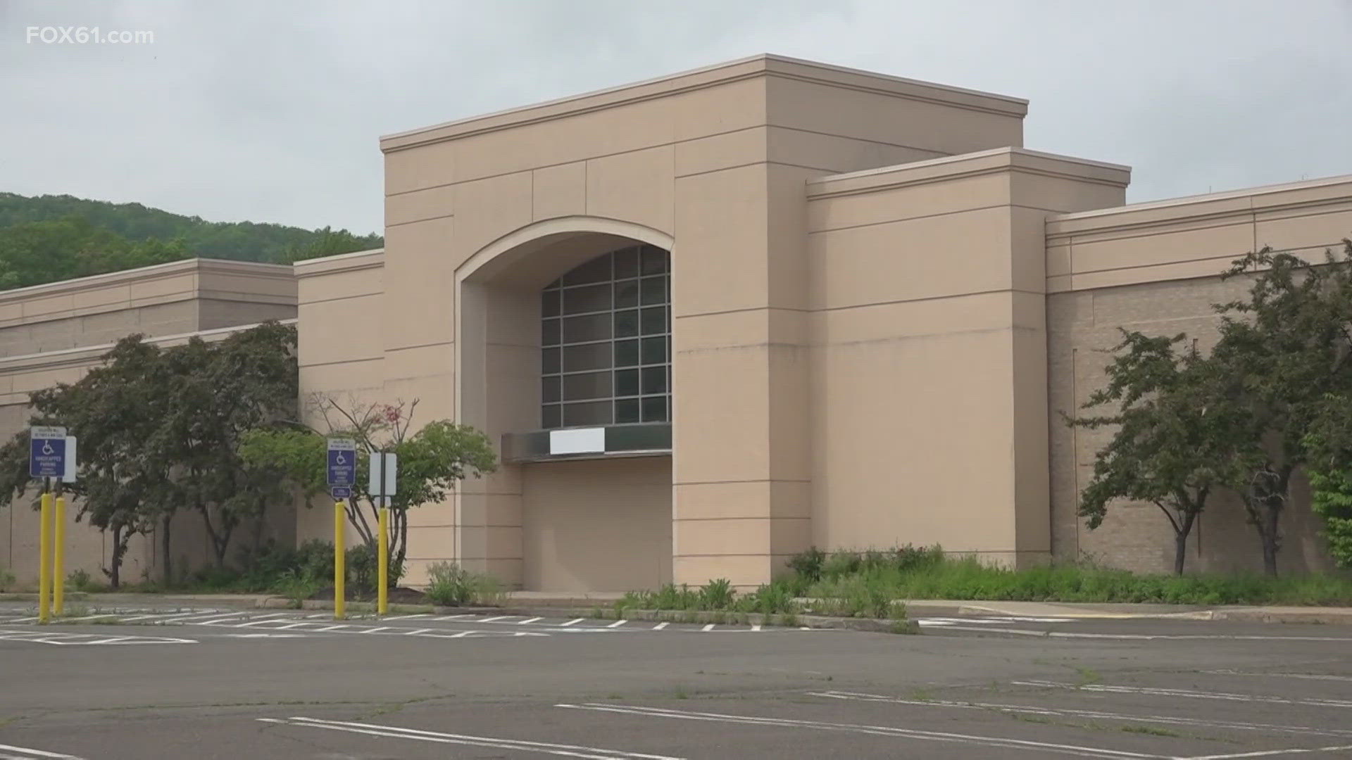 Some Connecticut residents are worried about the future of the Meriden Mall, as they're noticing more and more storefronts there go vacant. 
