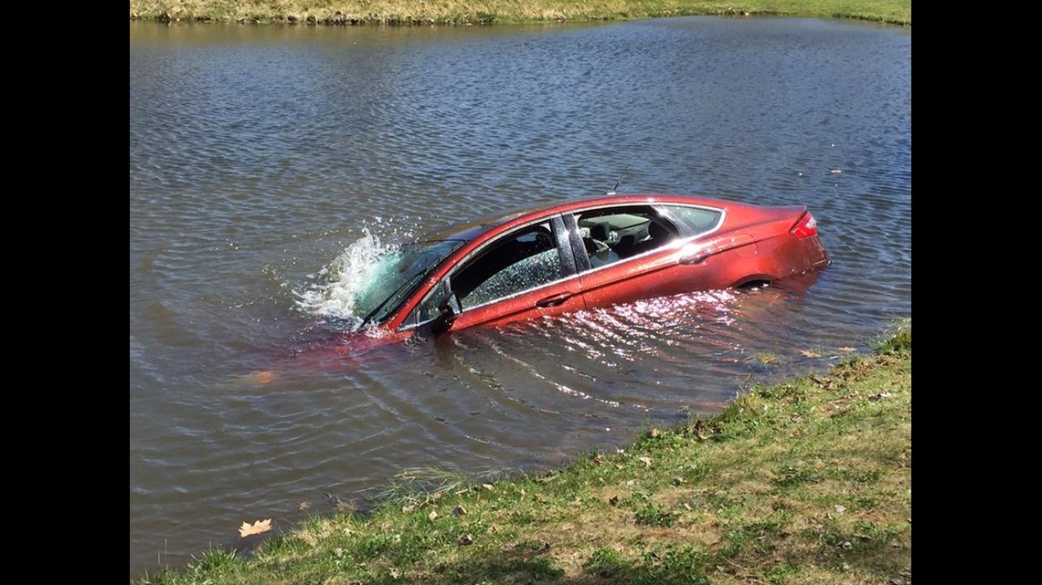 Car crashes into water hazard at Putnam golf course fox61