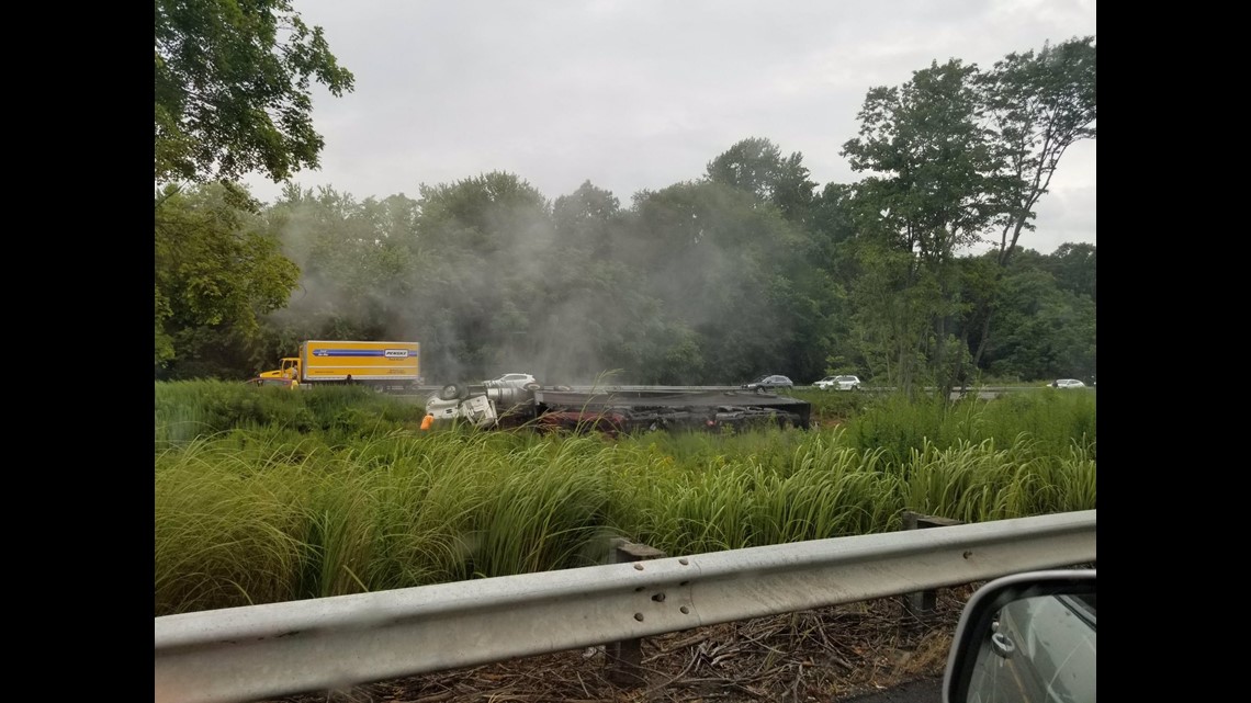 Tractor trailer crash causes delays on I91 SB in Cromwell