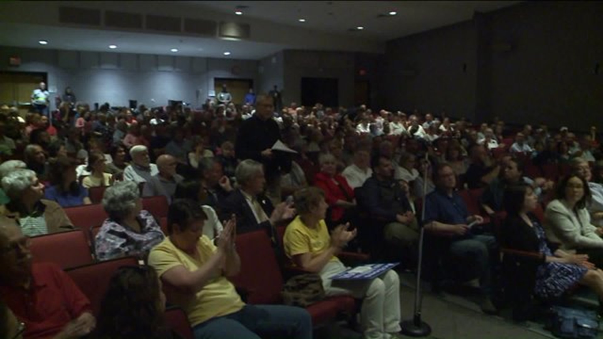 Hundreds turn out for meeting on crumbling foundations