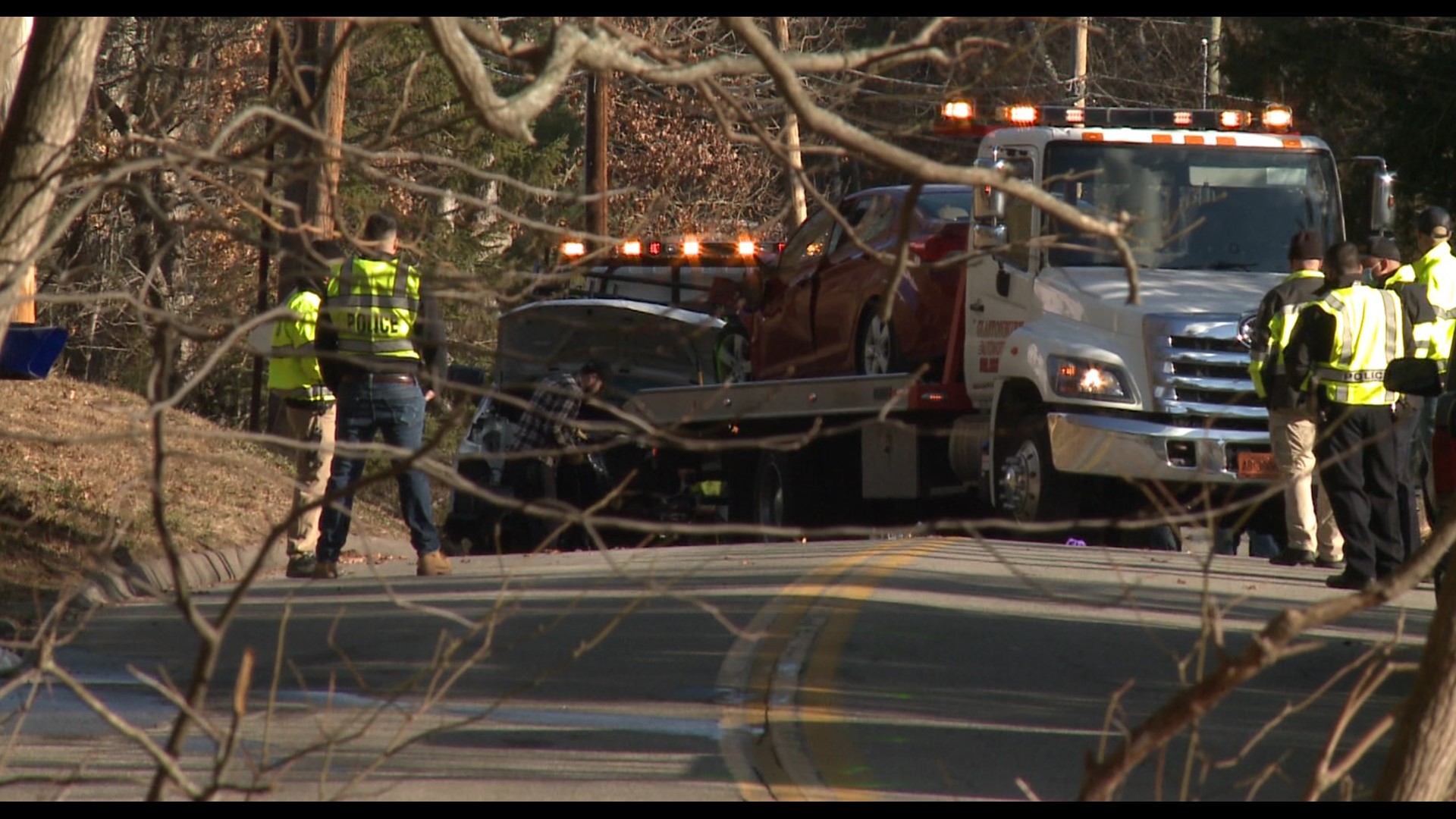 Glastonbury police investigating serious crash