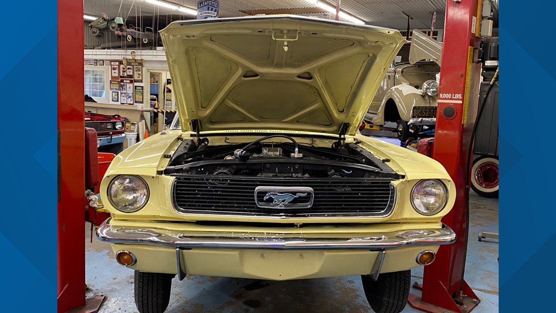 Connecticut vintage car shop restores classic vehicles