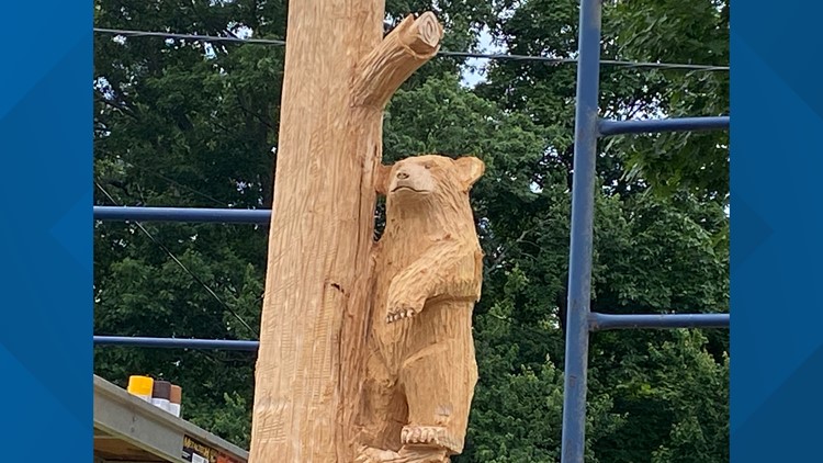 Chainsaw artist continues craft