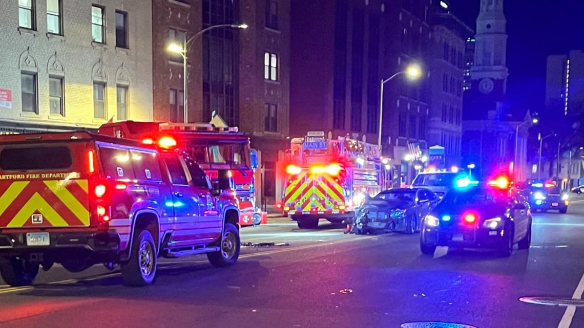 4 Hartford firefighters and 1 driver injured in crash | fox61.com
