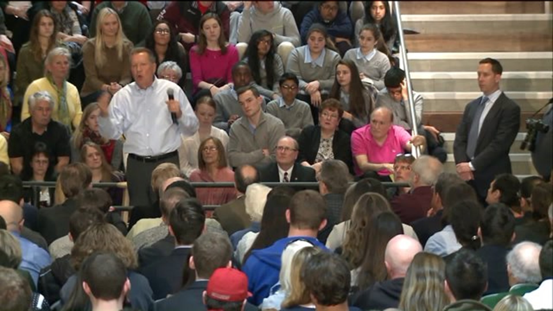Crowds cheer on presidential candidate John Kasich at Sacred Heart