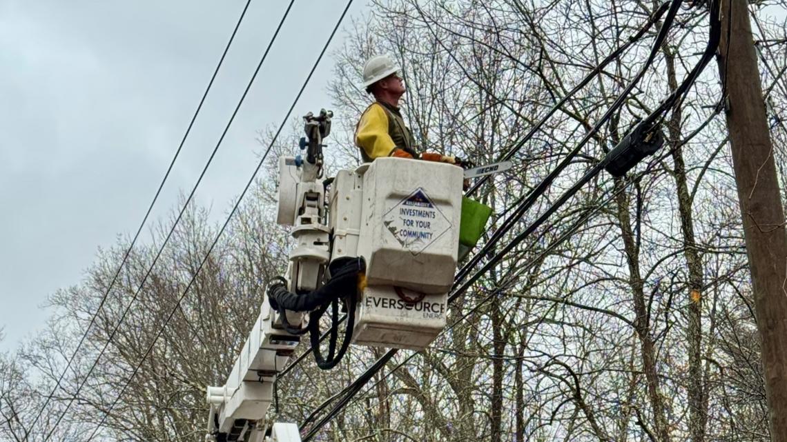 Eversource crews in Connecticut restore power to 85,000 people, clear 190 blocked roads