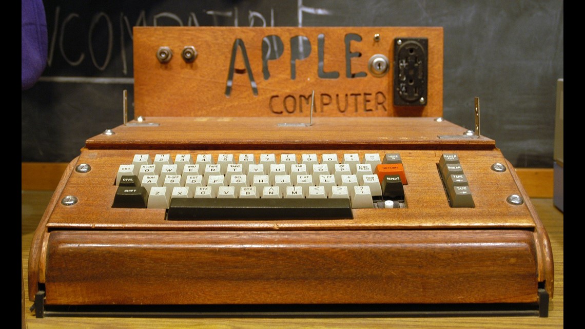 Functioning Apple computer built in 1970s up for auction | fox61.com