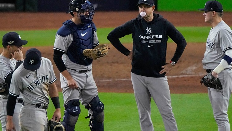 Astros fan runs on field and hugs Jose Altuve during ALCS