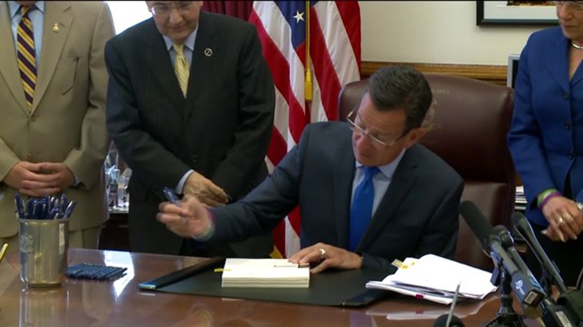 Gov Malloy calling on state leaders to make more cuts to state budget
