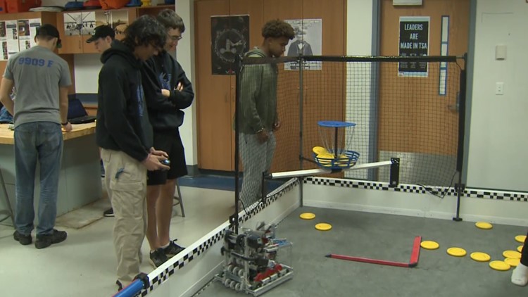 Middletown High School's robotics team prepares for World Championships
