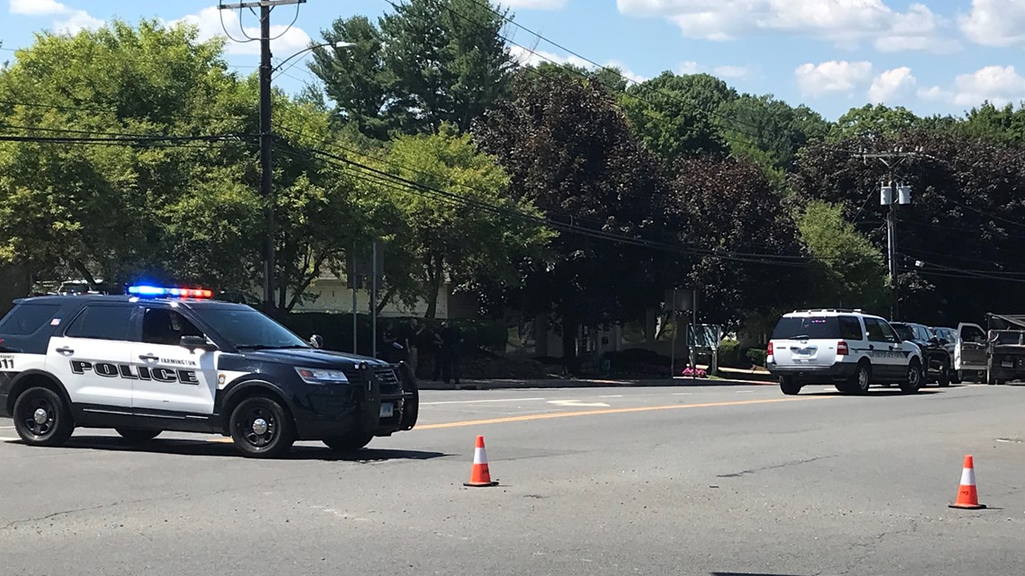 Route 4 in Farmington reopens after suspect crashes, flees | fox61.com