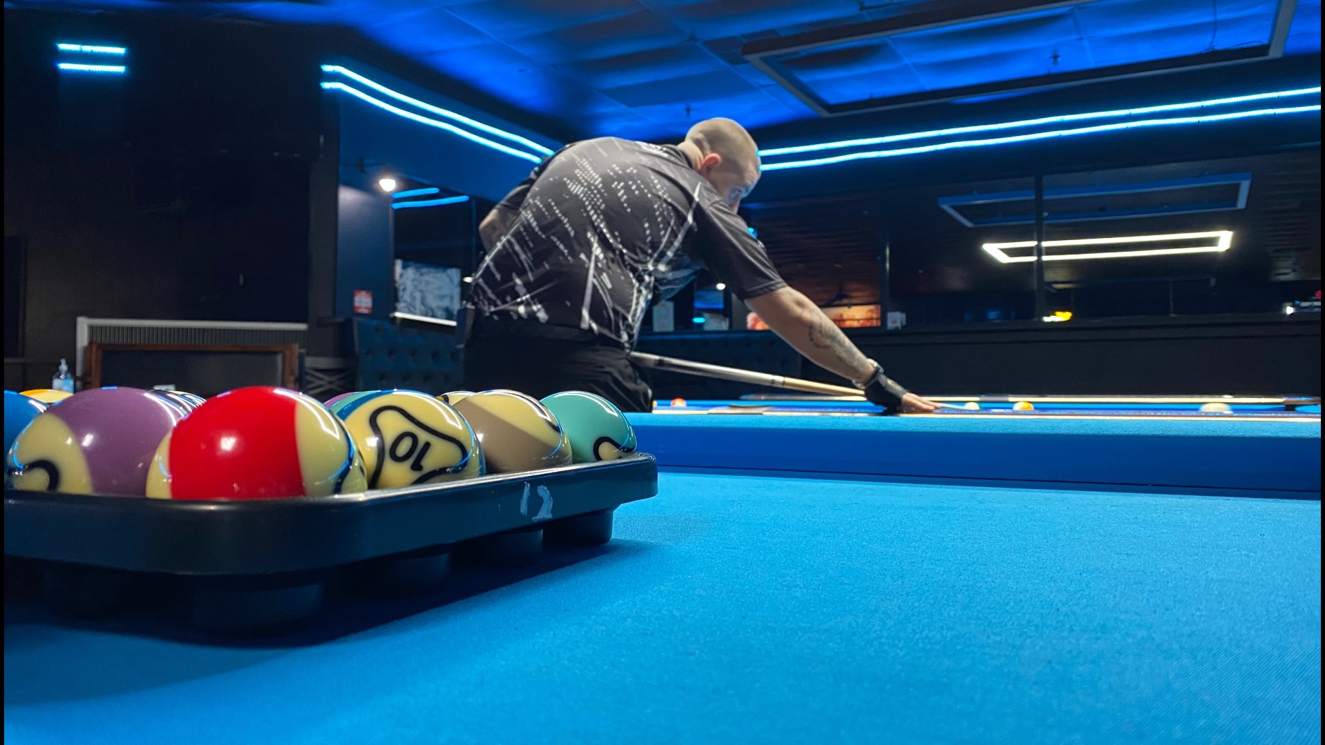 Connecticut billiards club owner breaks pool world record