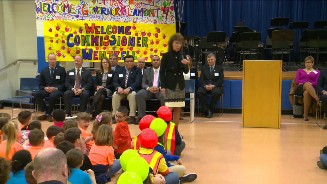 Elementary school teacher in Plainville wins award for making a