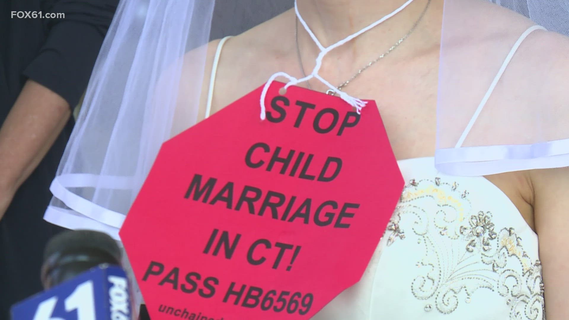 The legislation that effectively bans child marriages in the state of Connecticut was signed into law by the lieutenant governor on Friday.