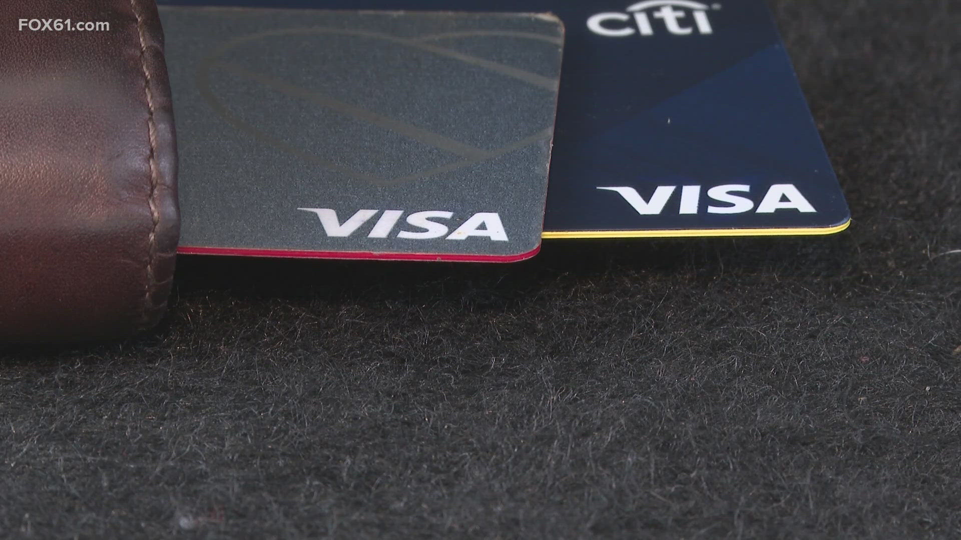 Experts predict consumers should see lower interest rates on credit card bills before the November election.