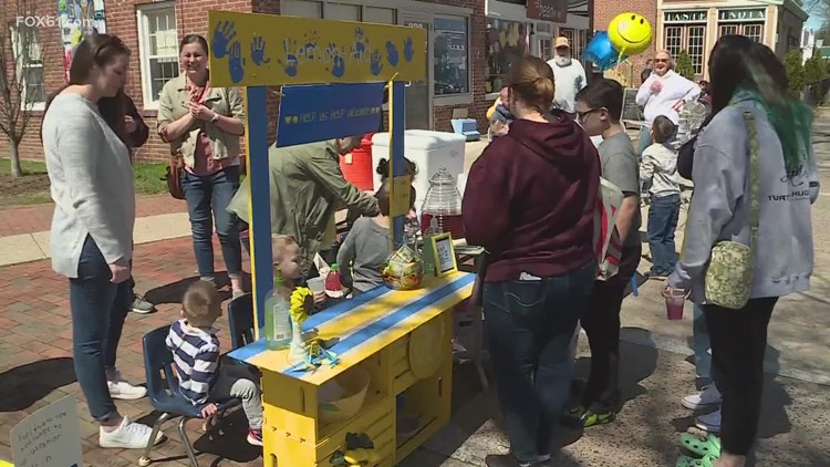 温莎的柠檬水摊为乌克兰筹集了4000美元