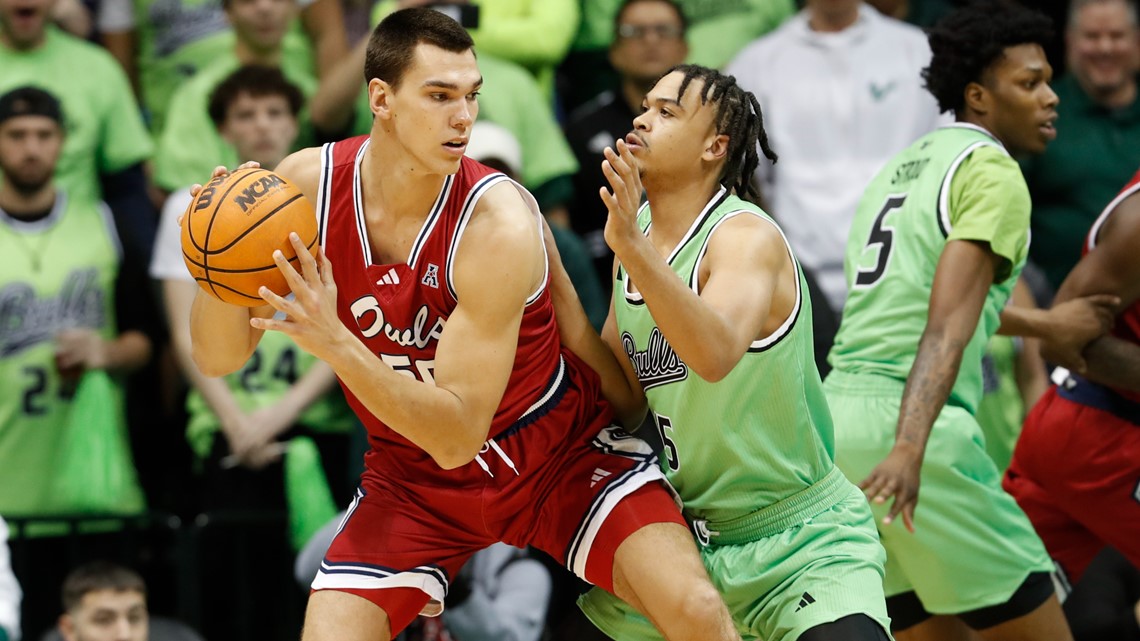 Men's basketball looks to ride momentum from three-game winning