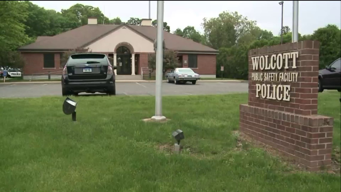 Amidst police investigation, Wolcott teacher resigns | fox61.com