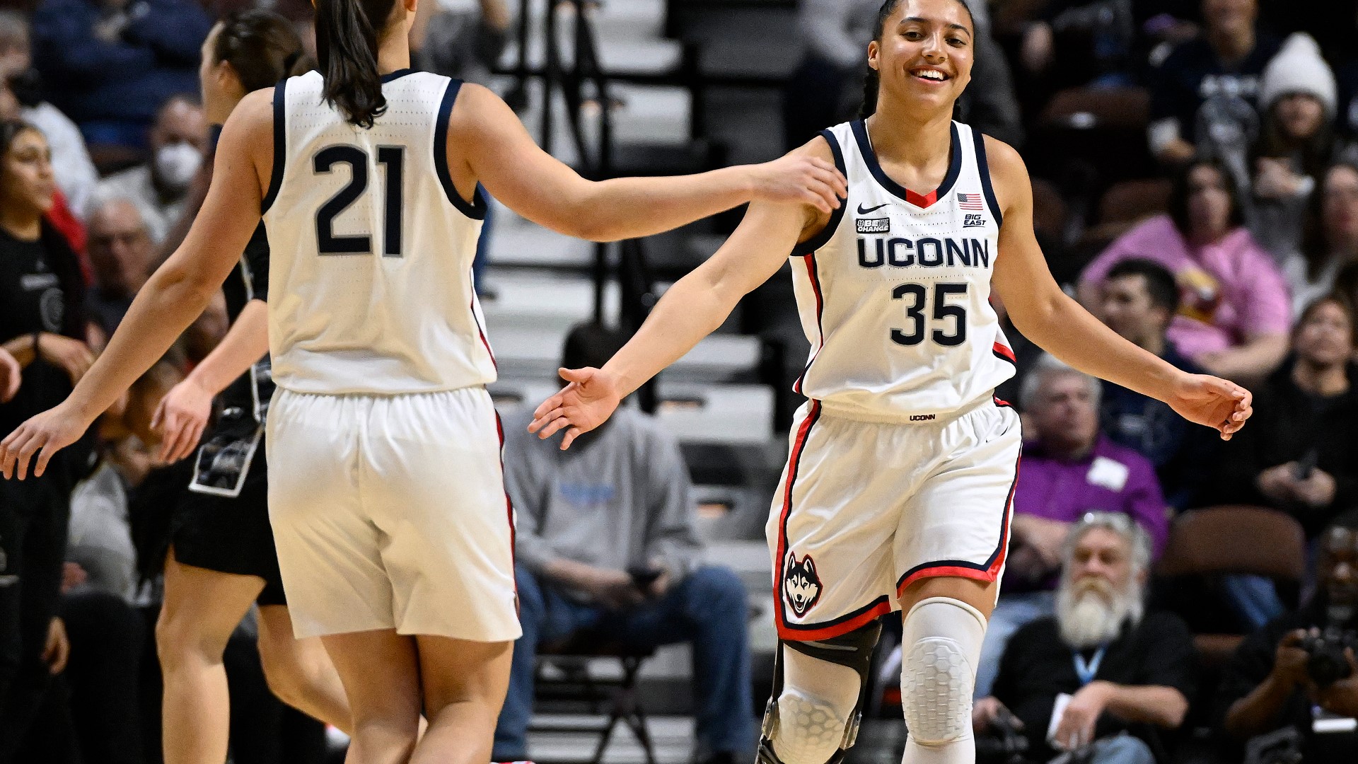 UConn women defeat Georgetown to advance to Big East Semis fox61