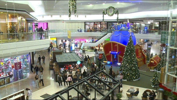 Hundreds of shoppers flock to Westfarms Mall for Black Friday