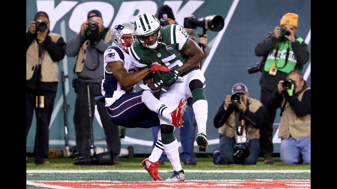 Brady ties Manning with 200th win, Patriots beat Jets 22-17