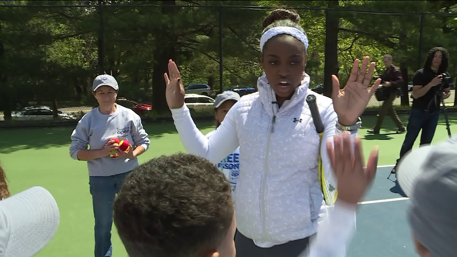 Professional tennis player gives free lessons to students in New Haven