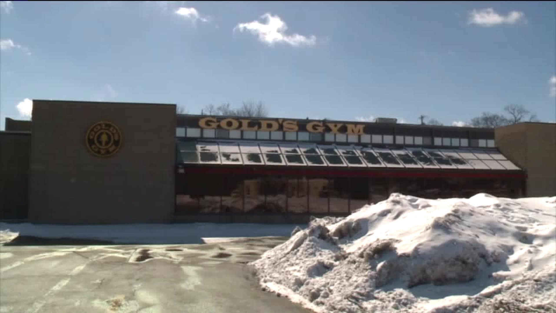 Couple accused of violating quarantine with gym trip after possible