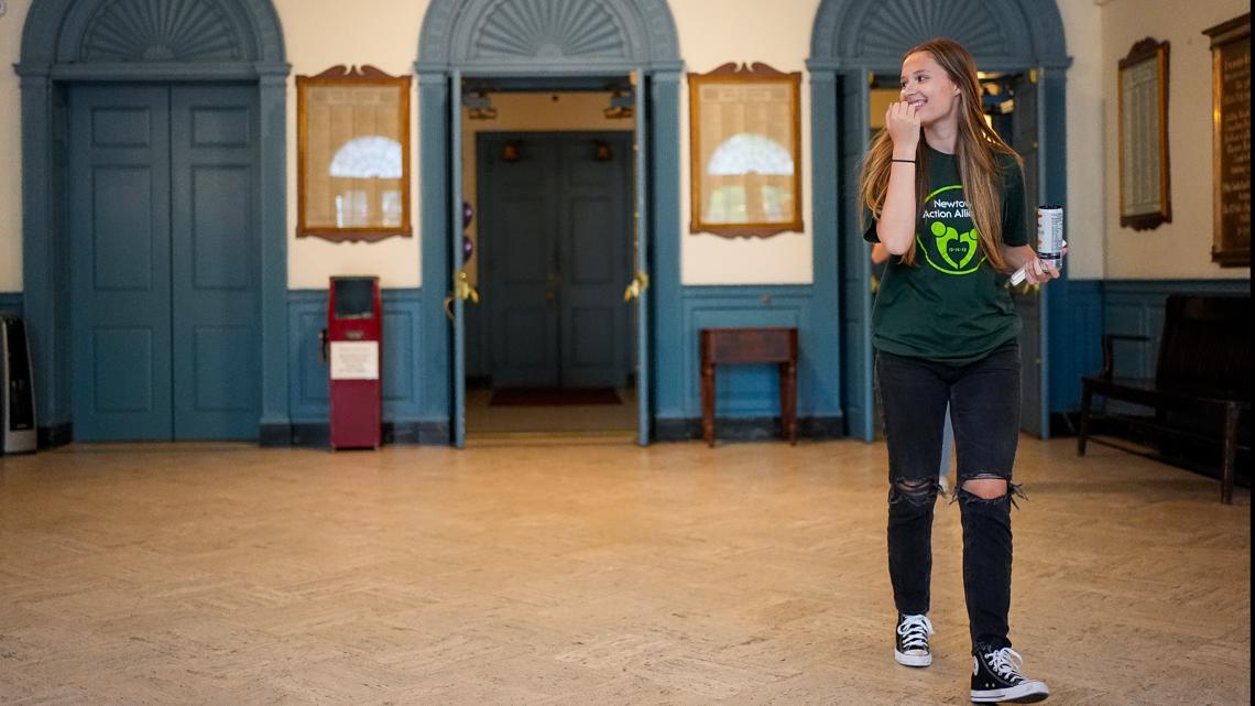 Sandy Hook shooting survivors to graduate with mixed emotions - Vimarsana News