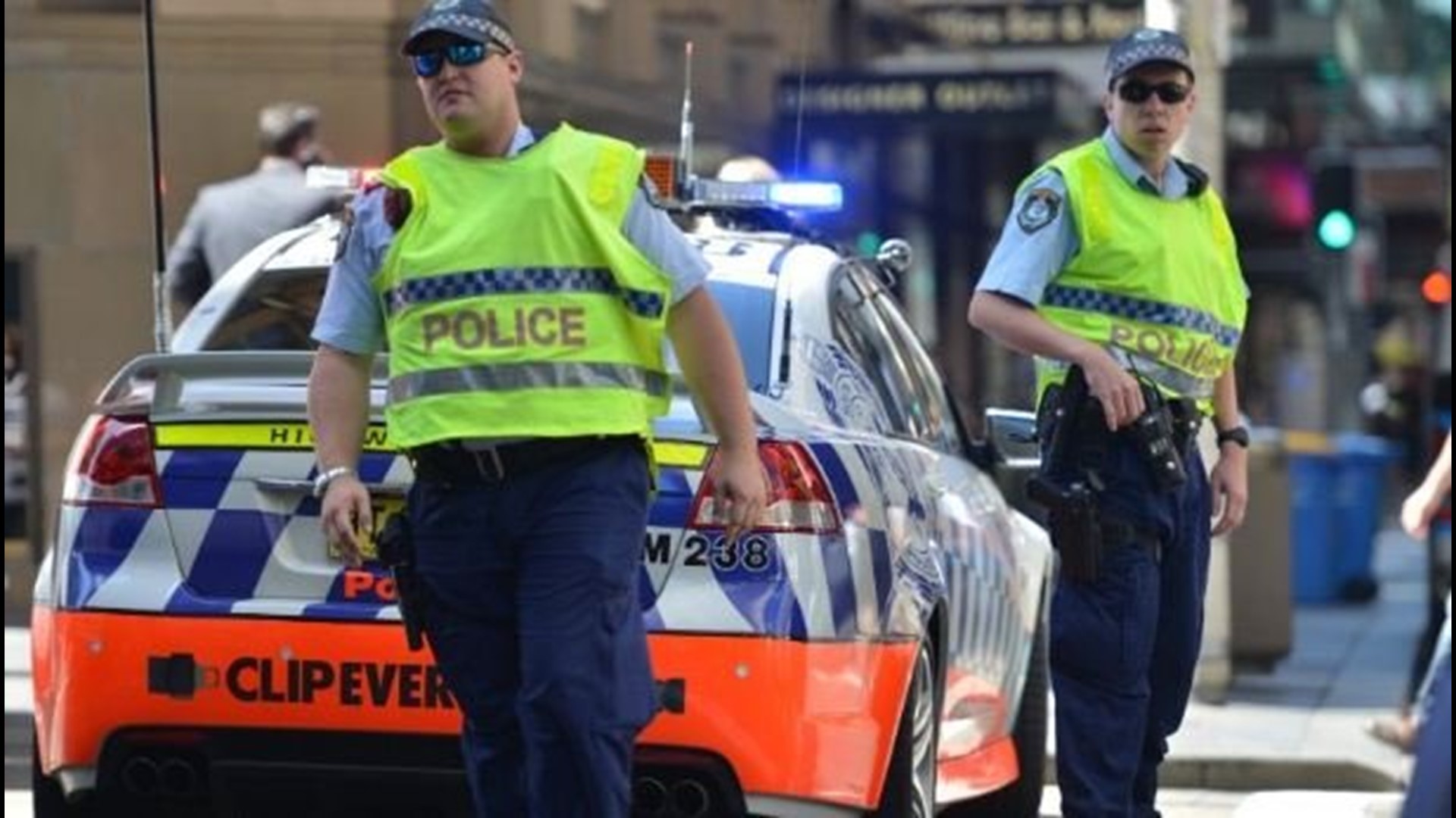 Hostages held in Sydney cafe