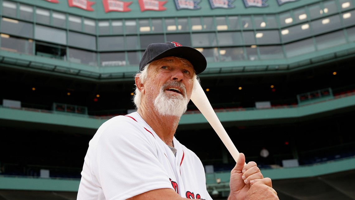 Bill Lee former Red Sox pitcher for Savannah Bananas to keep pitching