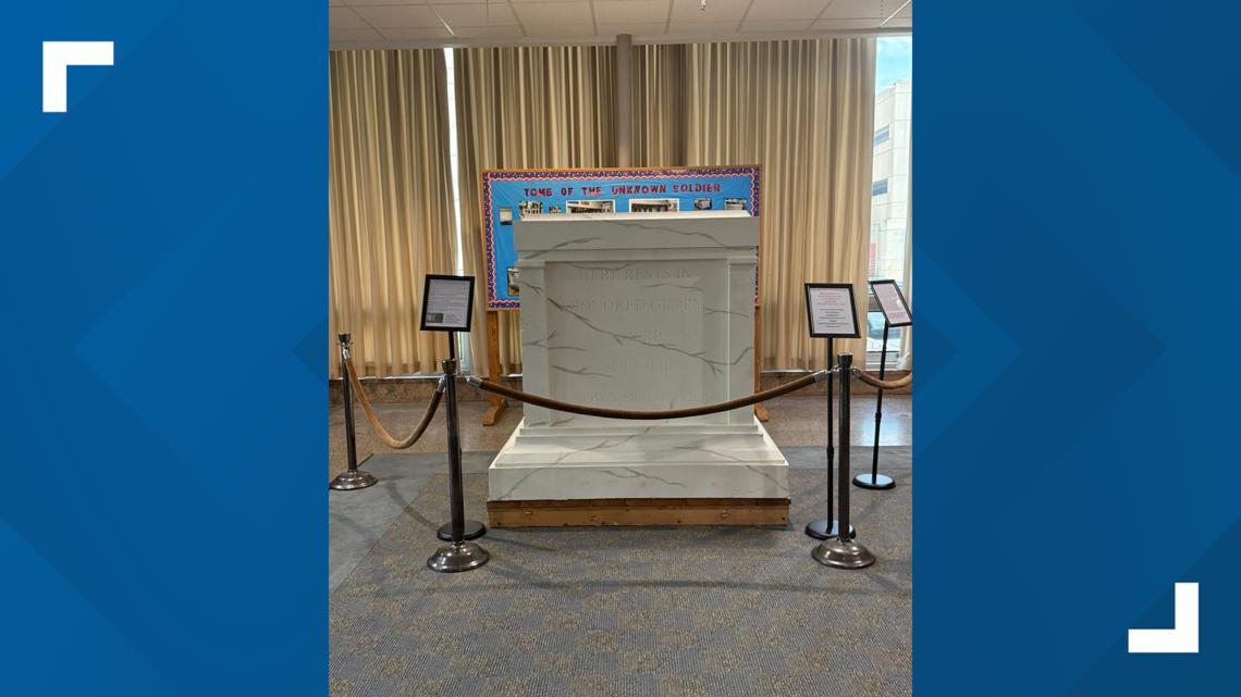 Student-built tomb replica unveiled at Middletown City Hall