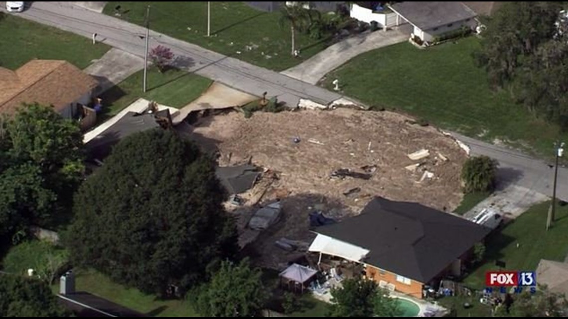 Sinkhole swallows two homes in Land O’ Lakes Florida, keeps growing