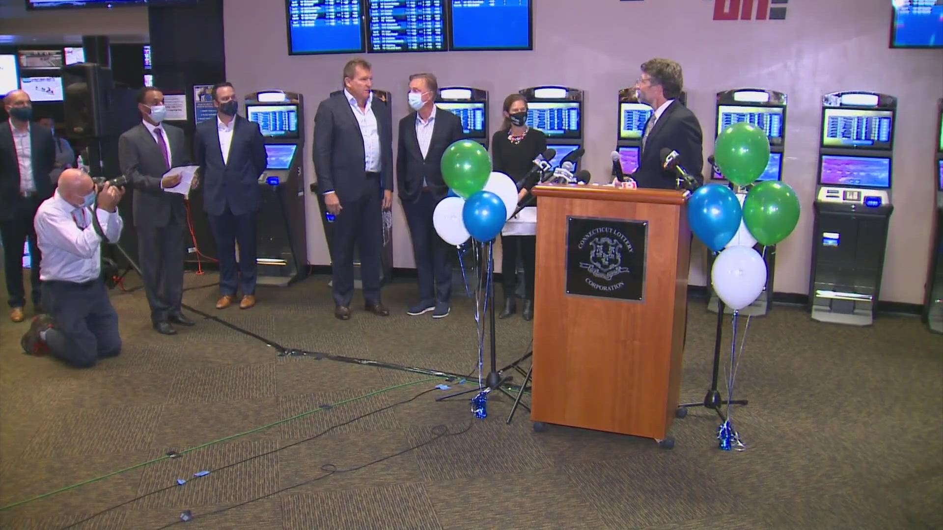 Lamont placed the first bet in the state's new sports betting venture between the Connecticut Lottery and  Rush Street Interactive.