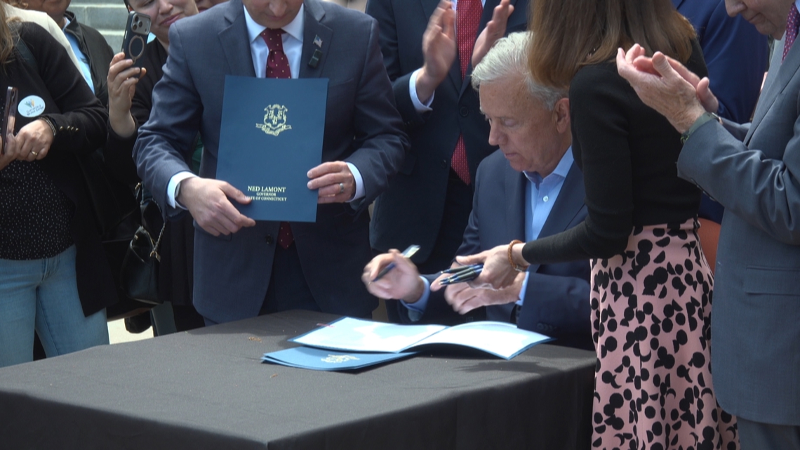 New Connecticut law bars ICE from warrantless arrests in certain locations