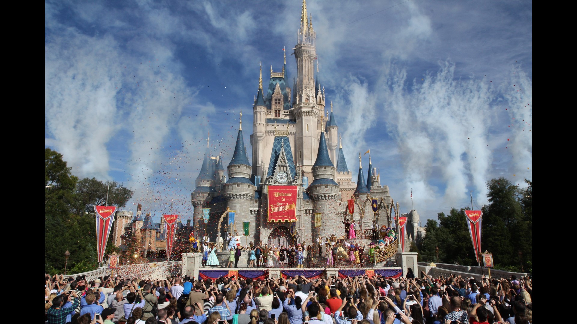 Walt Disney World Workers Land Deal For 15 Minimum Wage