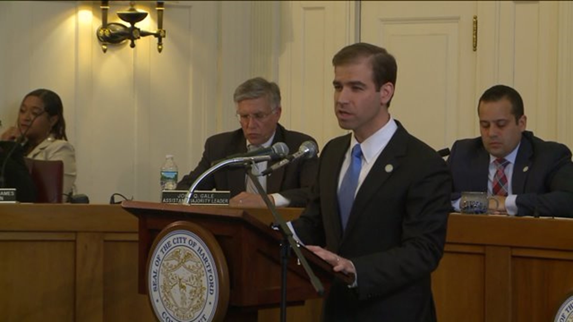 Mayor Bronin addresses city`s financial issues in state of the city address