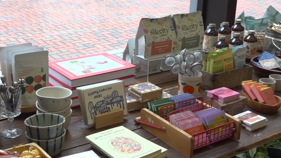 Small shops on Pratt Street gear up for 'biggest day of the year'