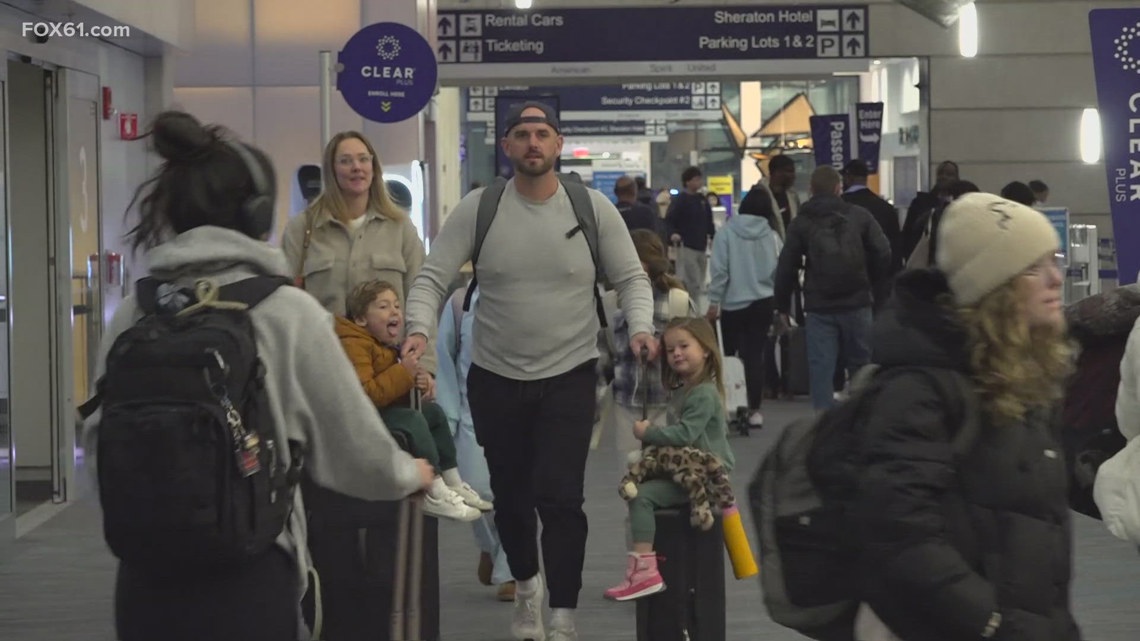 Some Bradley travelers experience delays and cancellations on Thanksgiving weekend